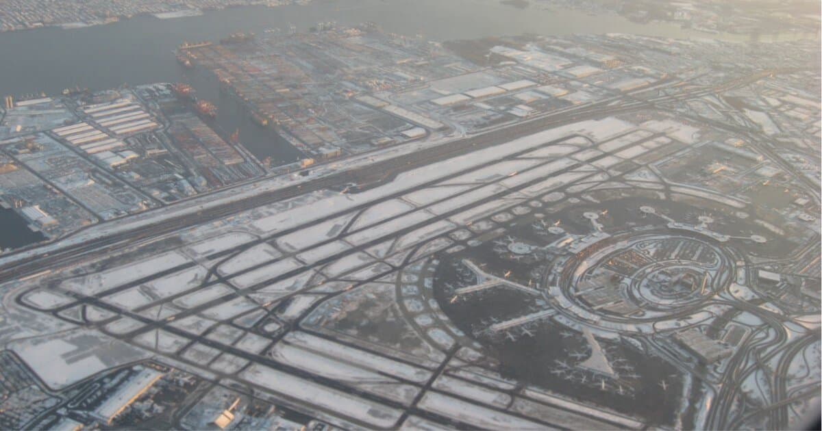 Newark (EWR) Airport Air Cargo: Fast Shipping to New York